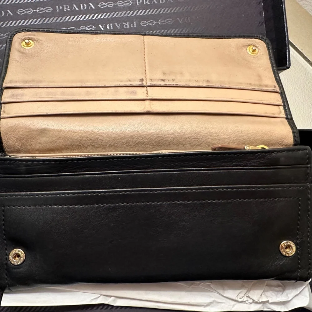 PRADA Wallet - Picture 6 of 7